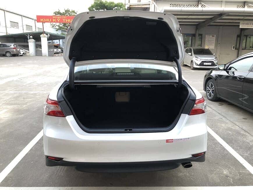 Cốp sau của Camry 2.0 nhập khẩu