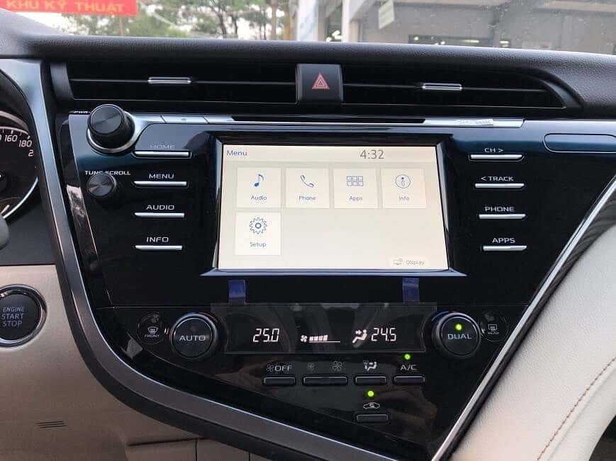 Đầu DVD trên Camry bản cao cấp 2.0 G