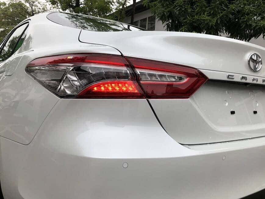 Cụm đèn hậu LED trên Toyota Camry mới 2.5 Q