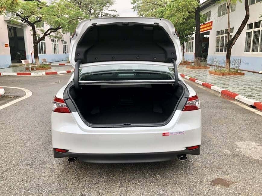 Cốp sau Camry phiên bản 2.5Q