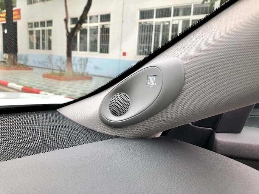 Loa JBL trên Camry bản 2.5Q
