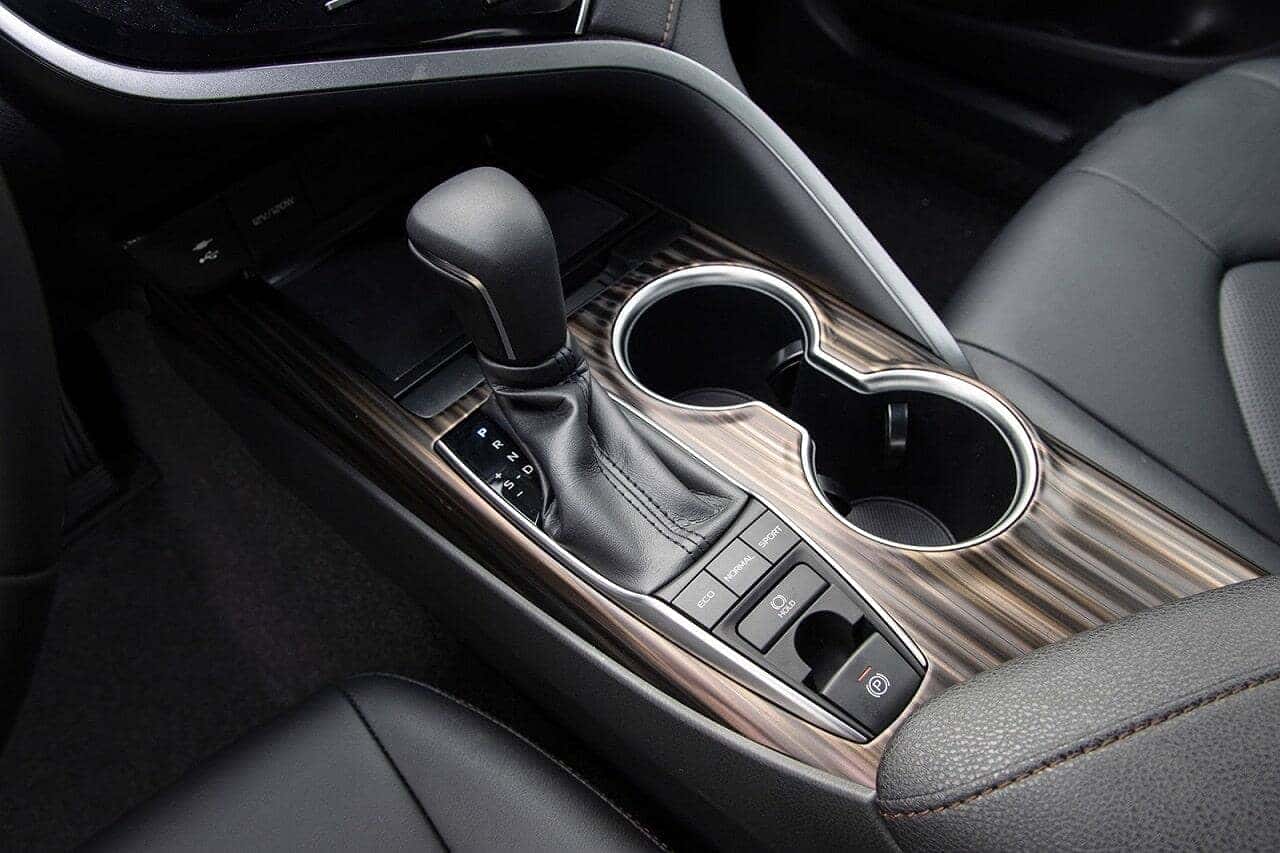 Khu vực cần số Toyota Camry 2019
