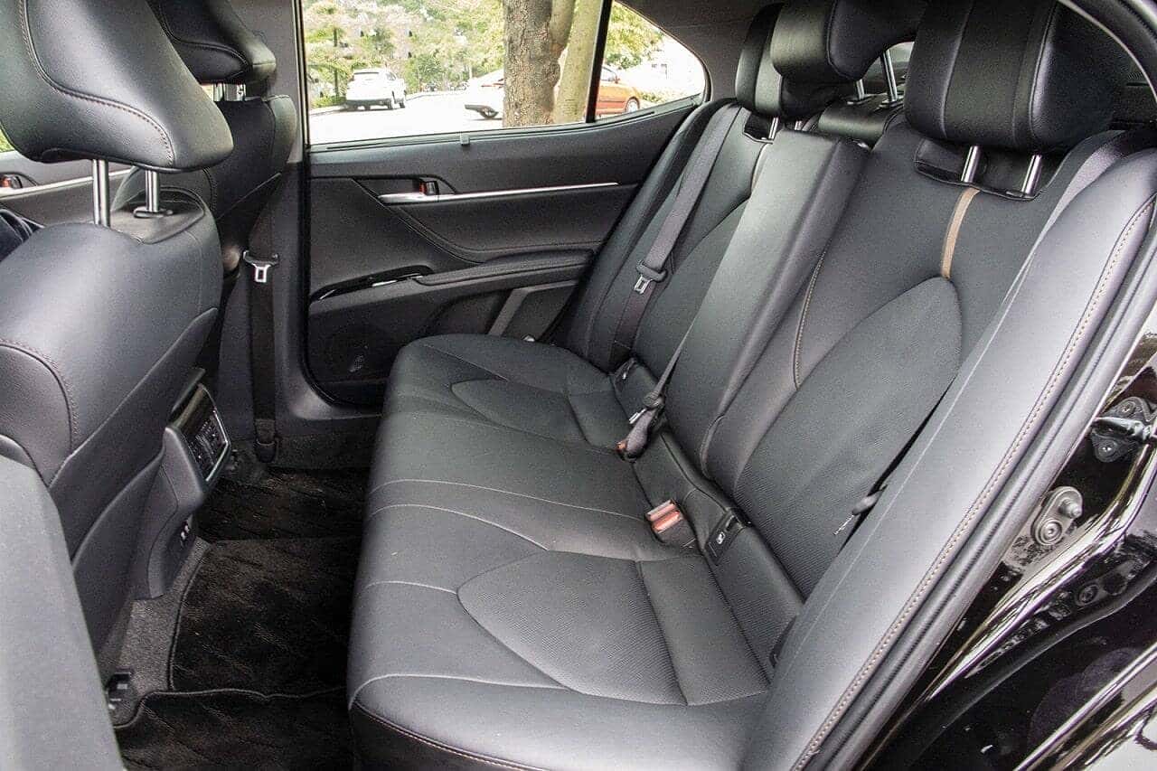 Hàng ghế thứ 2 trên Toyota Camry