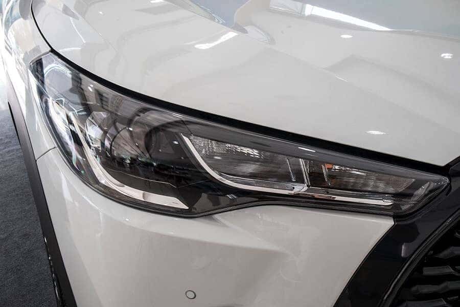 Cụm đèn chiếu sáng trên Corolla Cross bản 1.8 G