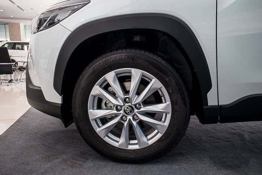 Mâm xe Toyota Cross phiên bản G tiêu chuẩn