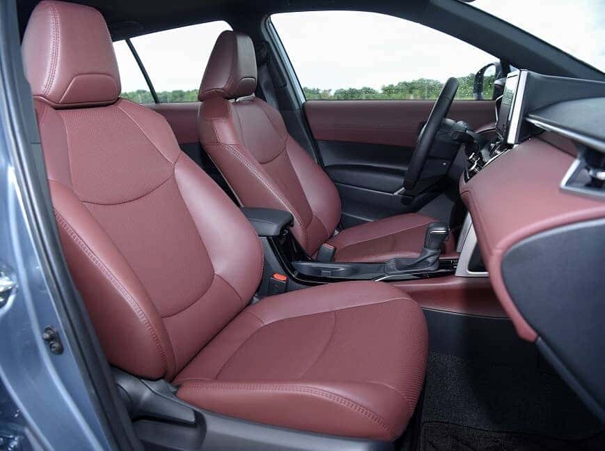 Hàng ghế phía trước xe Corolla Cross HV