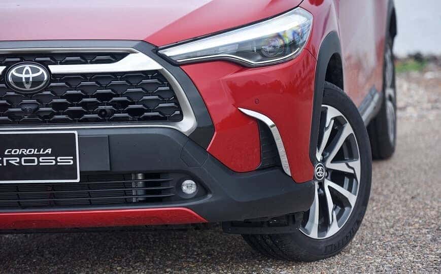 Cụm đèn chiếu sáng trên Corolla Cross bản 1.8 V