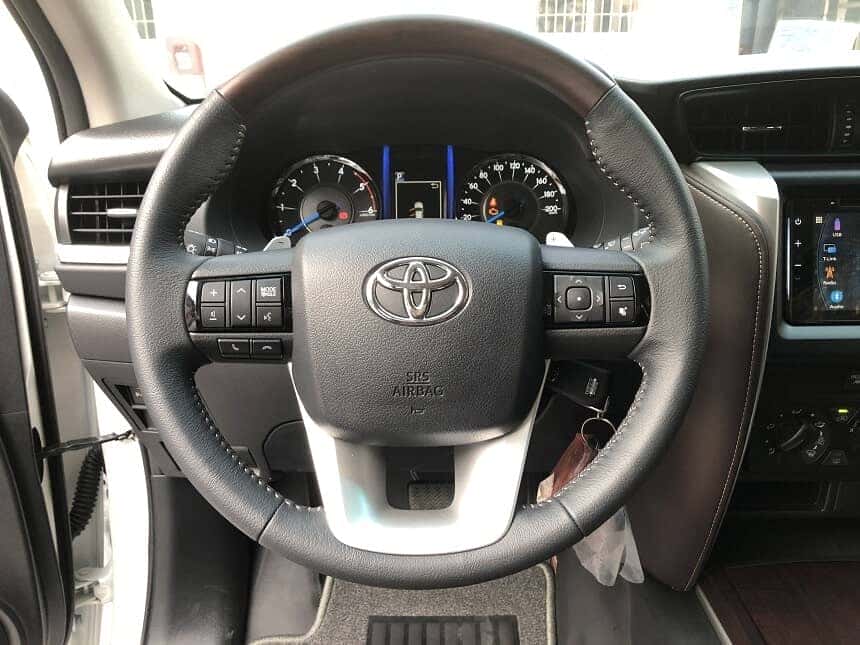 Cụm vô lăng xe Toyota Fortuner