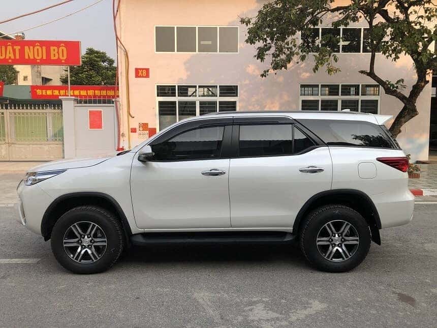 Toyota Fortuner ảnh chụp ngang