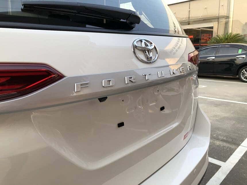 Logo Fortuner dập nổi sang trọng