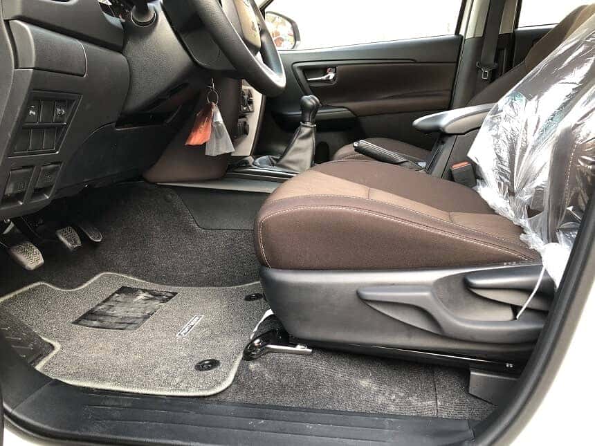 Ghế lái điều chỉnh 8 hướng xe Toyota Fortuner