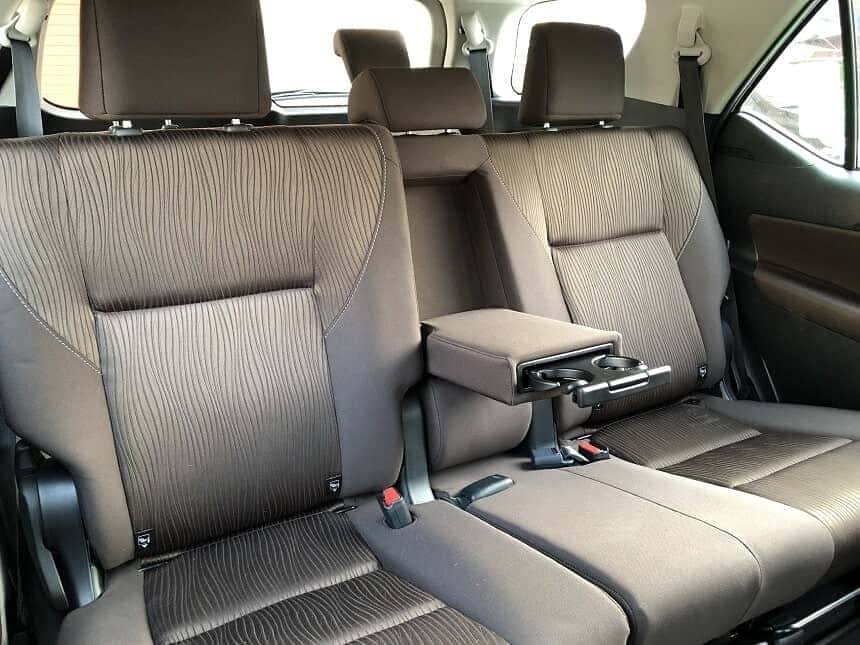 Hàng ghế thứ 2 trên Fortuner