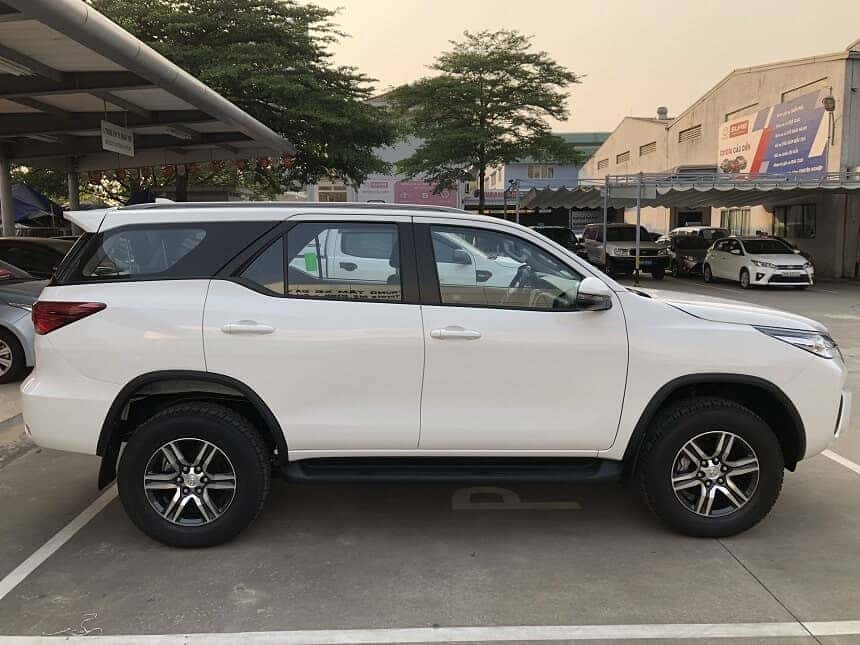 Toyota Fortuner ảnh chụp ngang