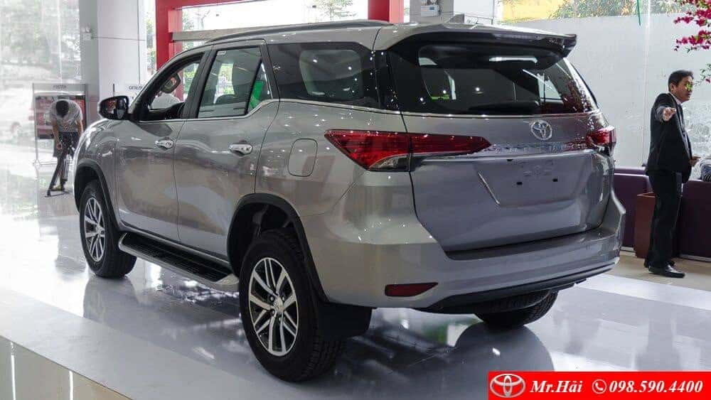 Đuôi xe Toyota Fortuner