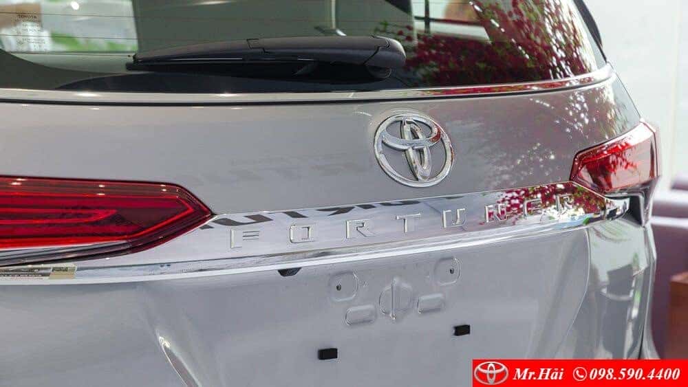 Logo Fortuner dập nổi sang trọng