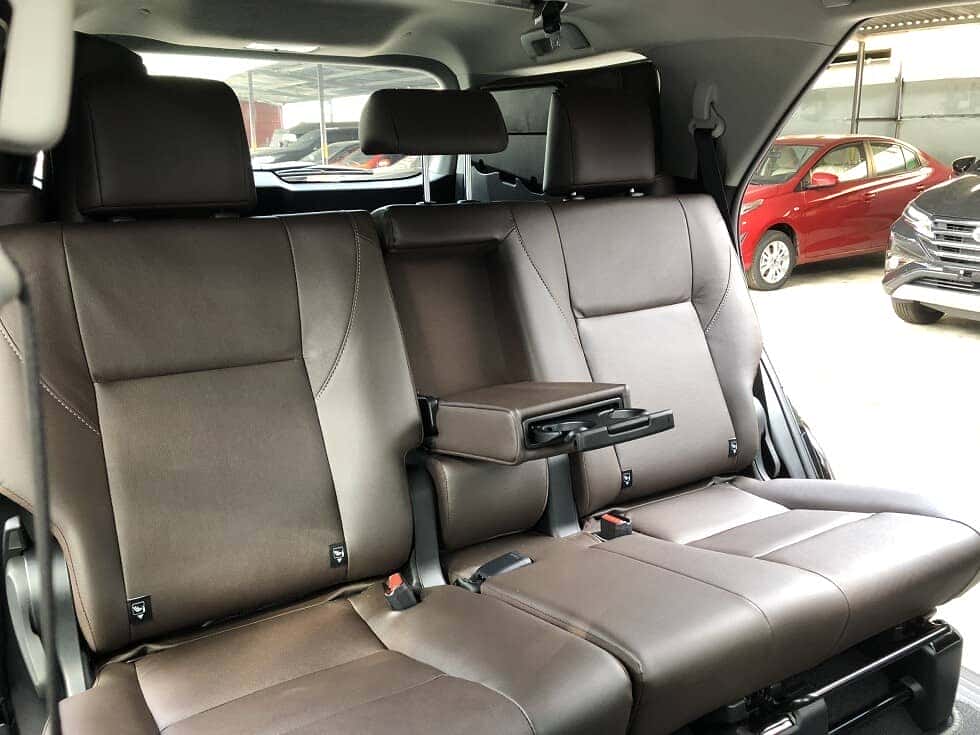 Hàng ghế thứ 2 trên Fortuner