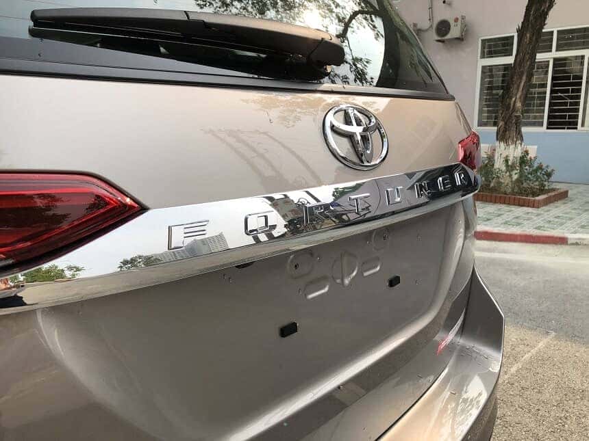 Logo Fortuner dập nổi sang trọng