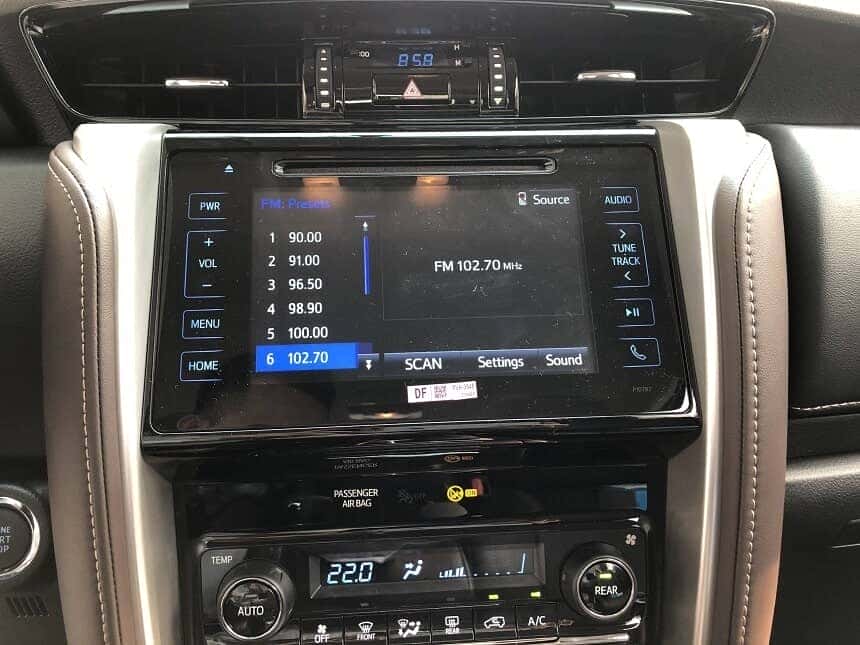 Đầu DVD cảm ứng trên Fortuner