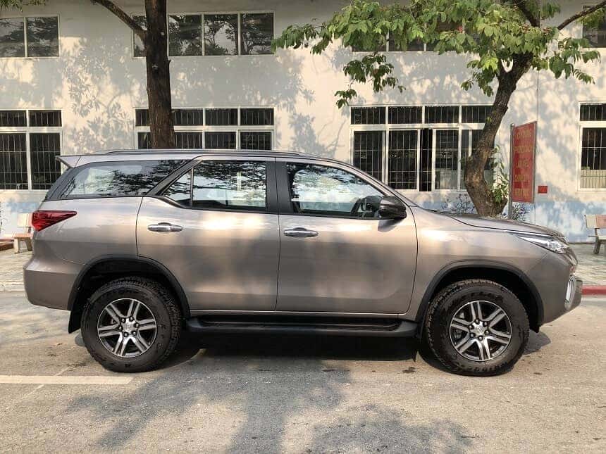 Toyota Fortuner ảnh chụp ngang