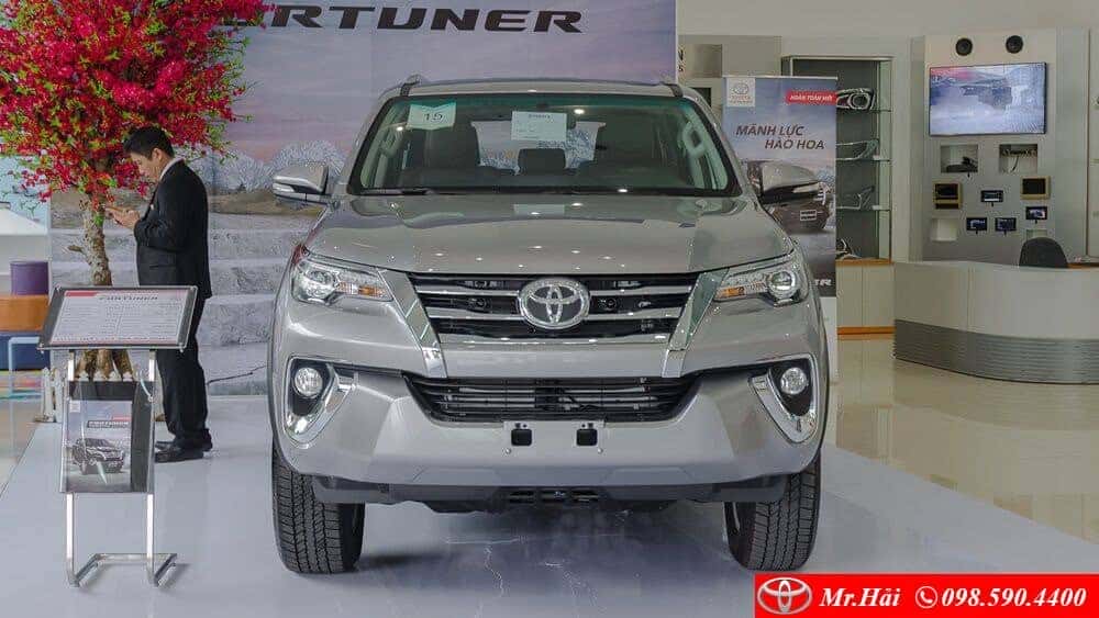 Phần đầu xe của Toyota Fortuner 2 cầu 2.8