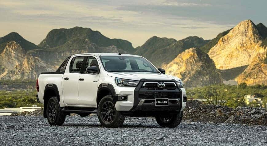 Xe bán tải Toyota Hilux 2.4 AT 4x4