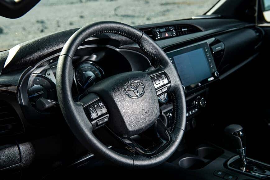 Vô lăng xe bán tải Toyota Hilux 2.4 E