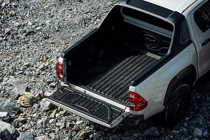 Thùng xe bán tải Hilux 2.8 máy dầu 2 cầu