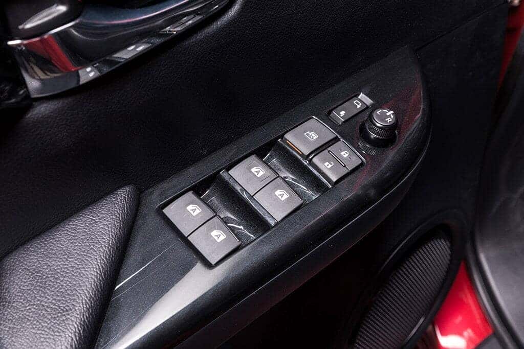 Cửa kính tự động lên xuống 1 chạm cửa lái xe Hilux số tự động 4x2