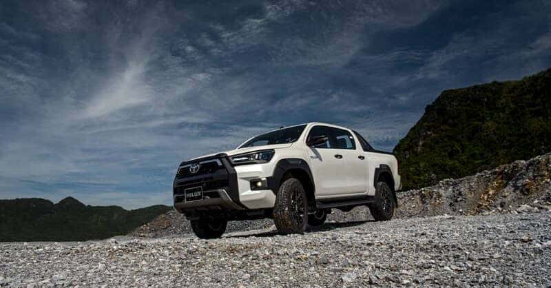 Toyota Hilux bản cao cấp 2.4 MT 4x4