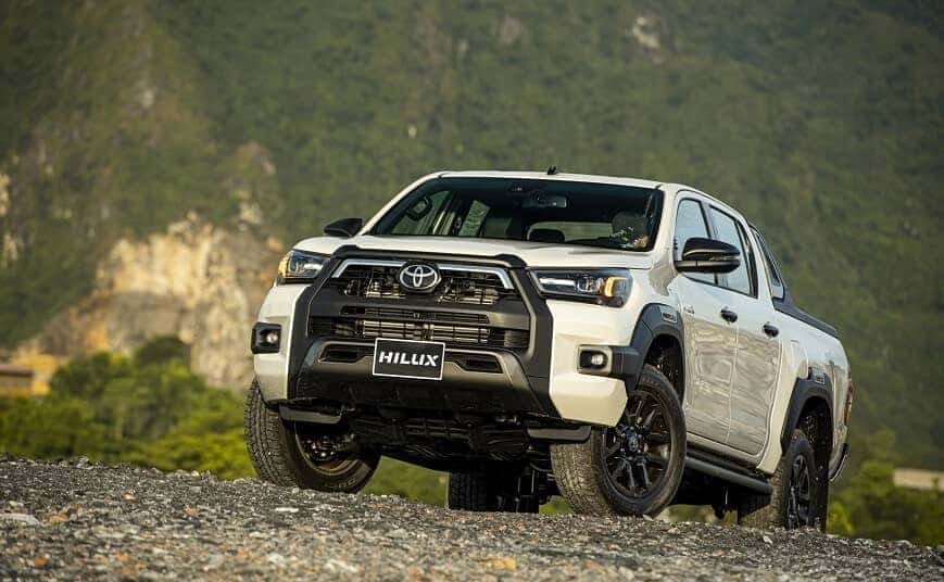 Bán tải Toyota Hilux 2 cầu số sàn máy dầu