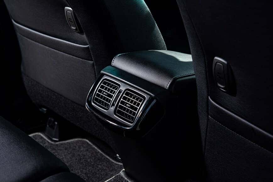 Cửa gió điều hòa hàng ghế sau xe Hilux 2.8 AT máy dầu tự động