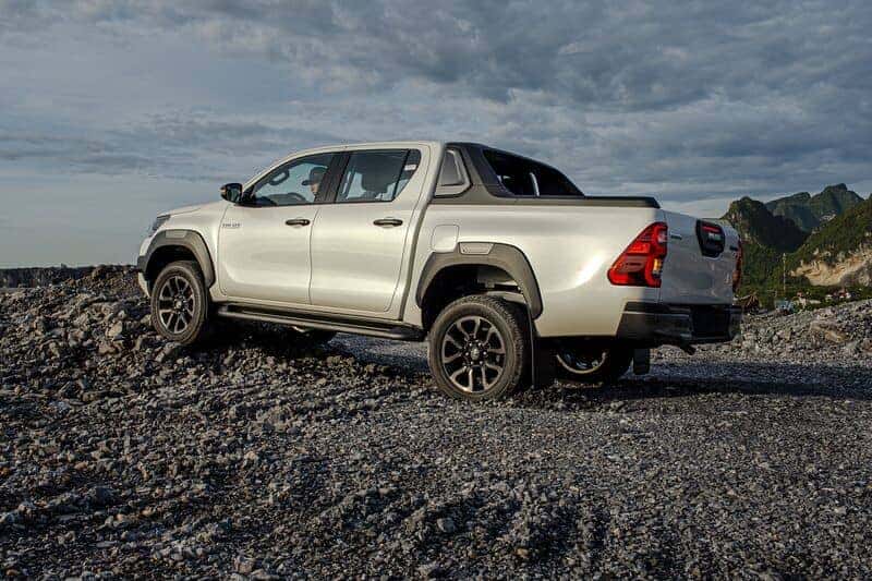 Bán tải Hilux 2 cầu số tự động máy dầu