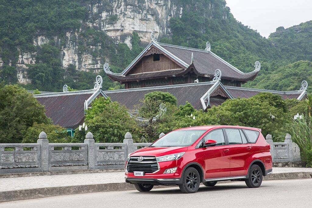 Nên mua xe Toyota innova V hay không?