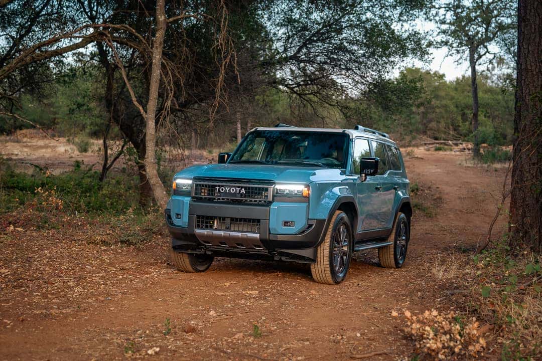 Toyota Land Cruiser 2024 màu xanh Heritage Blue