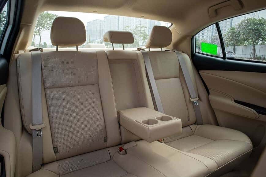 Hàng ghế thứ thứ 2 trên Toyota Vios số tự động bản E CVT