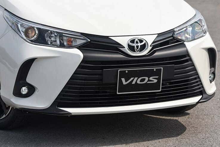 Mặt ca lăng xe Vios E phiên bản số tự động