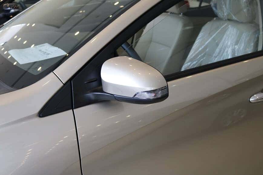 Đèn xi-nhan trên gương xe Toyota Vios