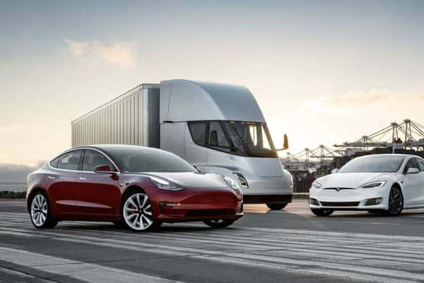 Trải nghiệm lái xe điện Tesla với thiết kế hiện đại và vận hành êm ái