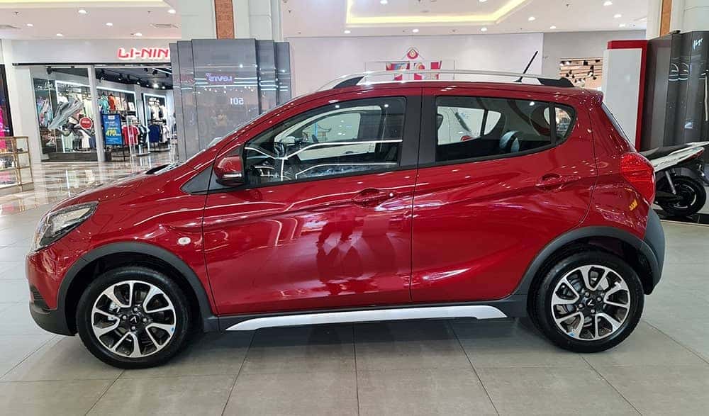 VinFast Fadil trưng bày tại showroom, góc nhìn tổng thể từ phía trước
