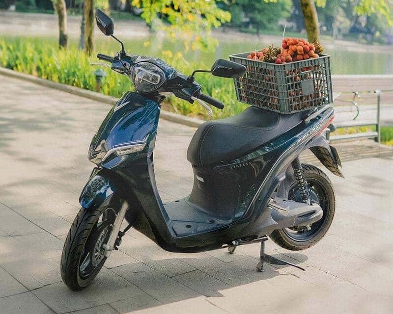 VinFast Feliz S màu xanh rêu phong cách cho người mệnh Hỏa