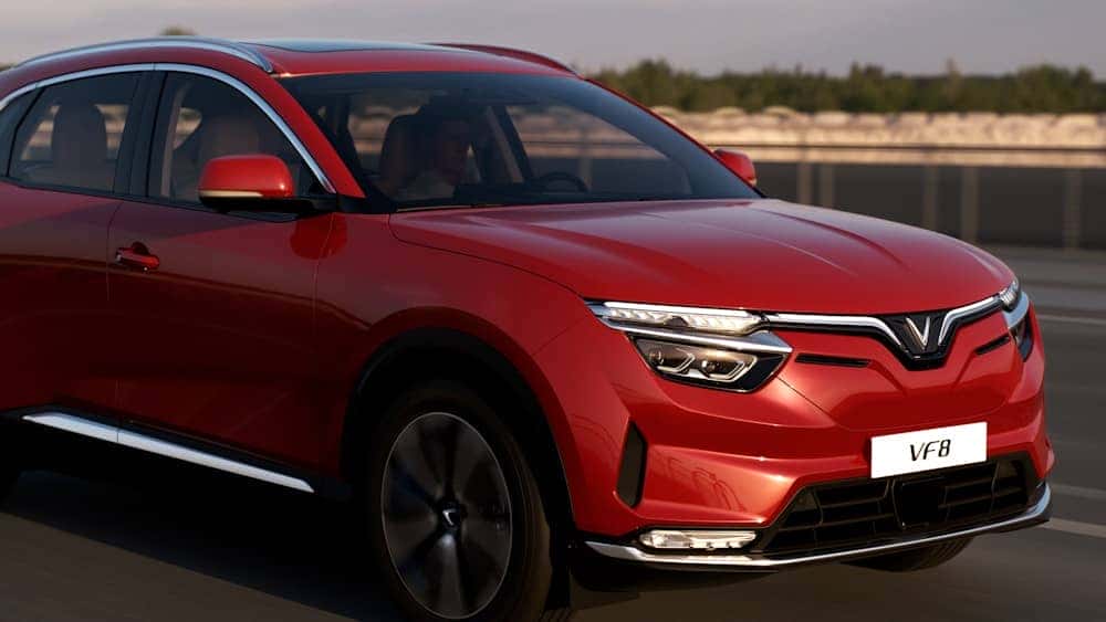 VinFast VF 8 màu trắng tại showroom, cập nhật giá bán và thông số kỹ thuật VF 8