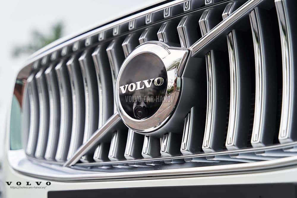 Volvo XC90 sang trọng với lưới tản nhiệt đặc trưng