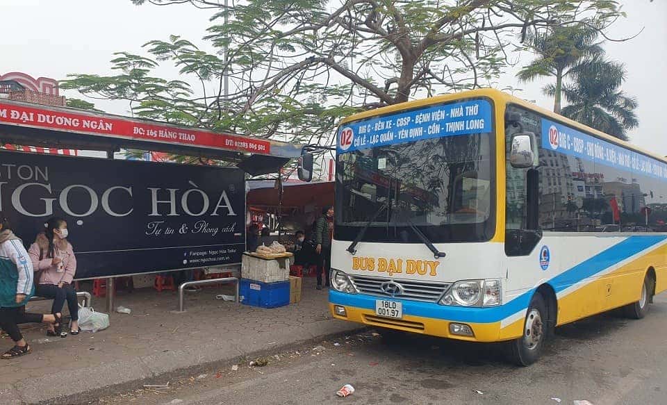 Xe buýt Nam Định trên đường phố