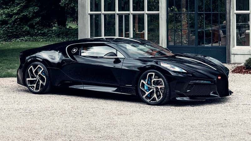 Xe độc bản Bugatti La Voiture Noire màu đen bóng, thiết kế mạnh mẽ, biểu tượng của sự sang trọng và hiệu suất đỉnh cao