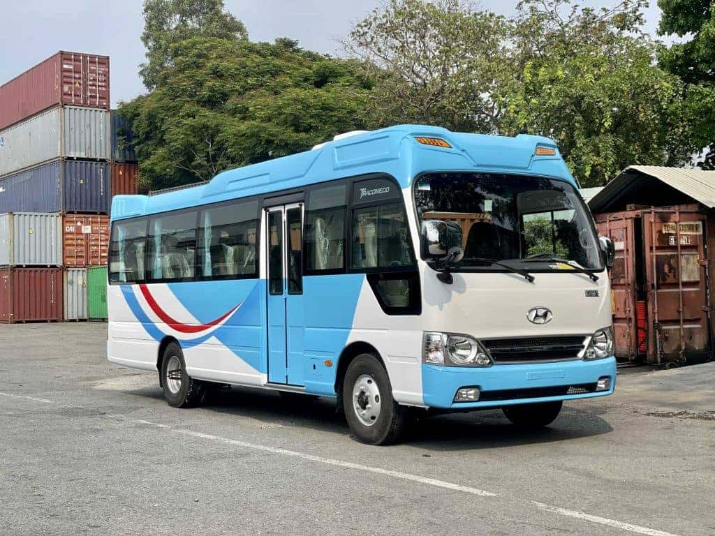 Xe du lịch 24 chỗ sẵn sàng phục vụ tại TP.HCM