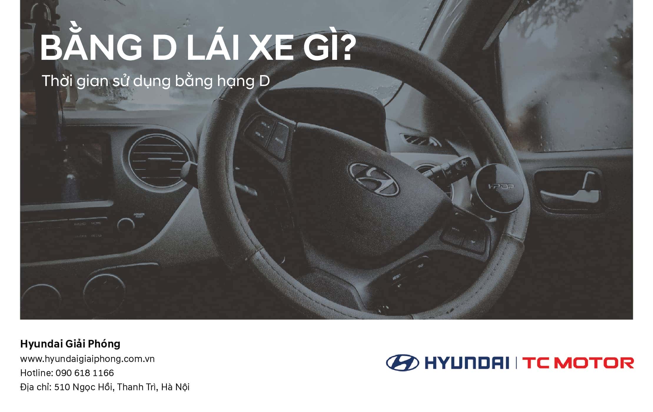 Xe khách 16 chỗ di chuyển trên đường