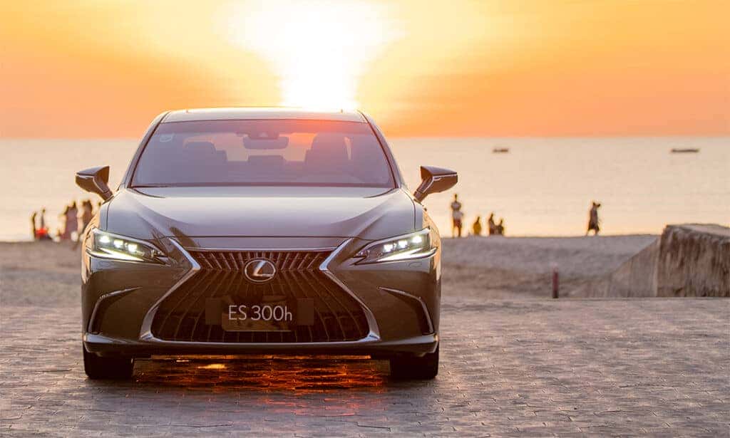 Xe Lexus 5 chỗ với thiết kế sang trọng và nội thất tinh tế
