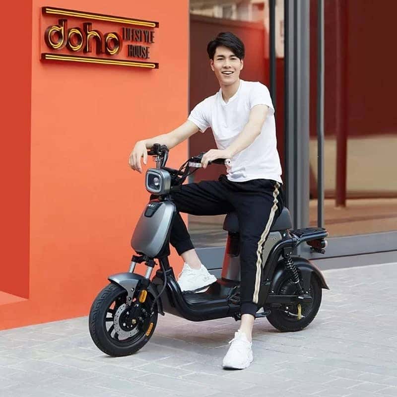 Xe máy điện tiết kiệm chi phí vận hành hơn xe xăng, giảm gánh nặng tài chính hàng ngày
