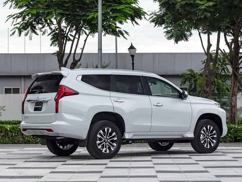 xe-mitsubishi-pajero-sport-ban-2-cau-so-tu-dong-mau-trang-1613533j24390 Pajero Sport máy dầu