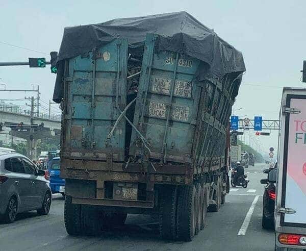 Xe ô tô vận chuyển hàng hóa quá chiều cao cho phép
